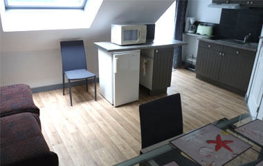 studio pour un séjour en famille entièrement équipé et aménagé avec salle de bain individuelle