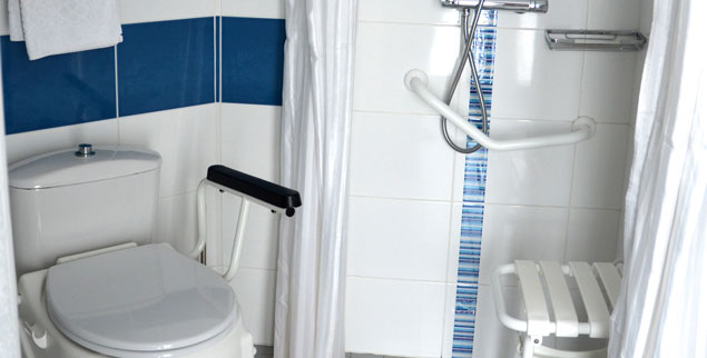 salle de bain aménagés et équipés pour PMR